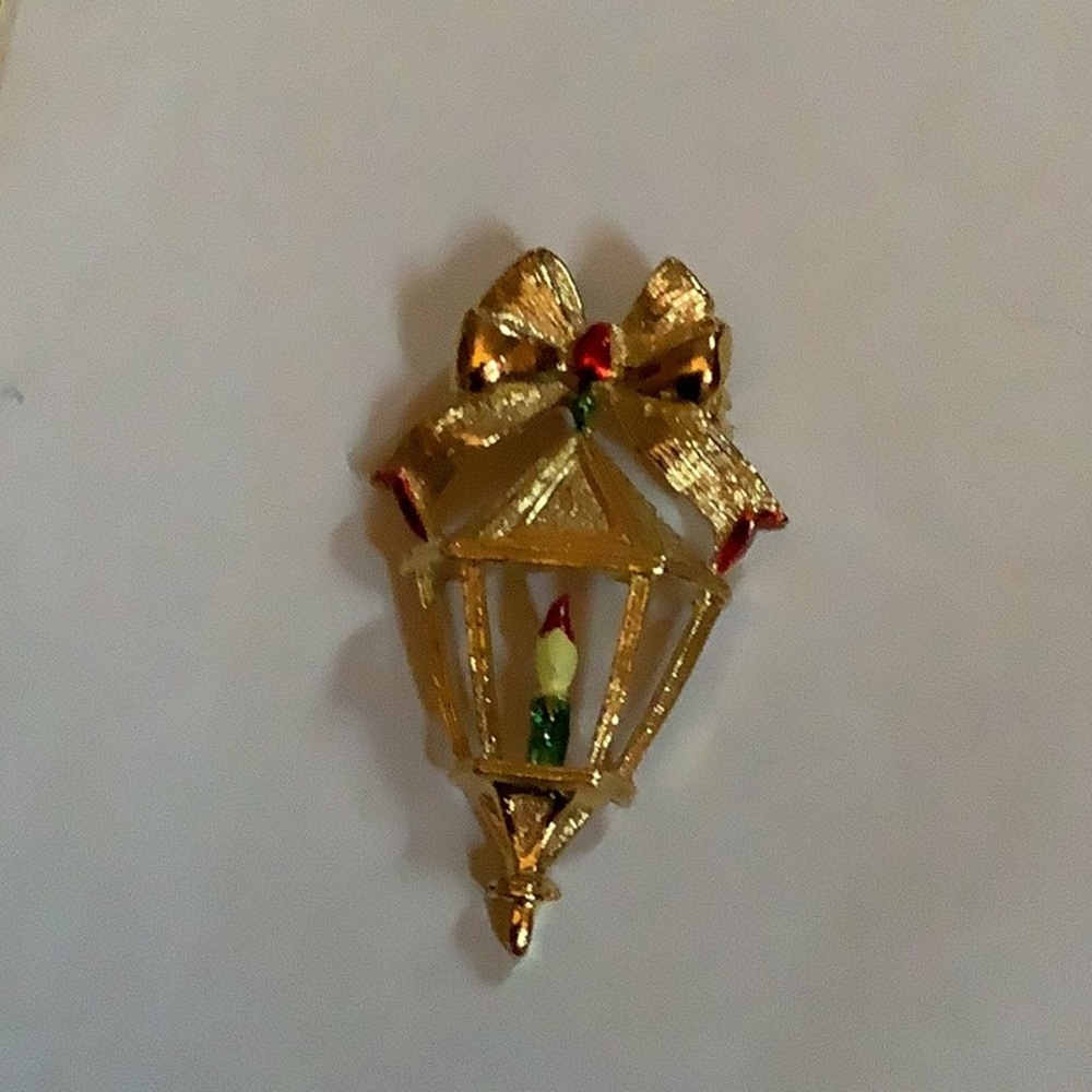 Gerry signed beautiful lantern pin